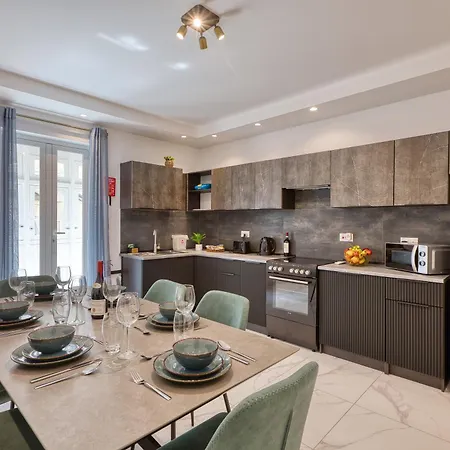 شقة Urban Haven - Stylish 2br With Lift & Balconies