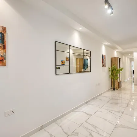Urban Haven - Stylish 2br With Lift & Balconies شقة Gzira